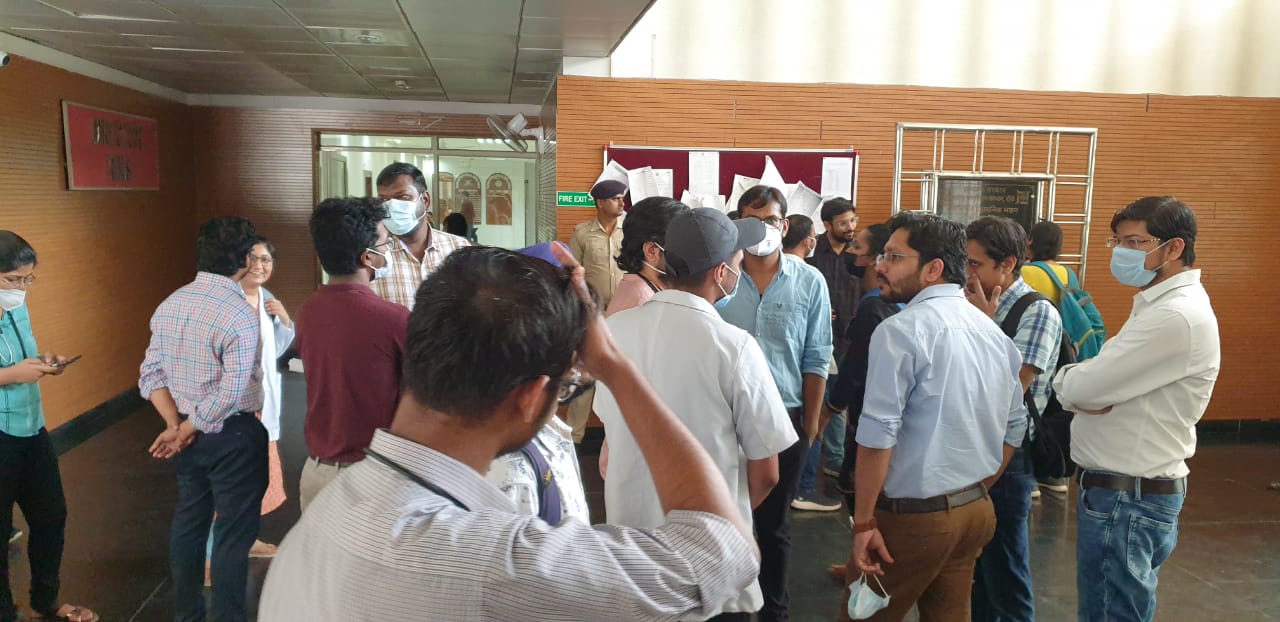 Ranchi RIMS वेतन के लिए बिलख रहे जूनियर डाक्टर रांची रिम्स में जमकर